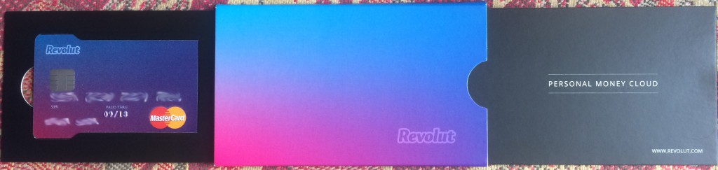 Упаковка от Revolut карты в раскрытом состоянии